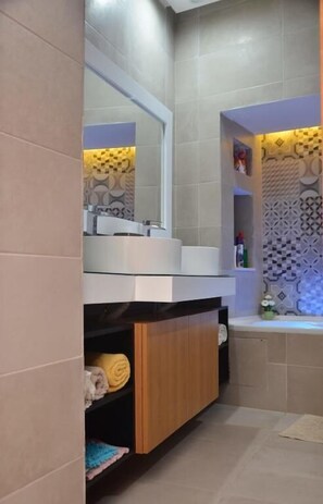 Bañera, bañera profunda, toallas