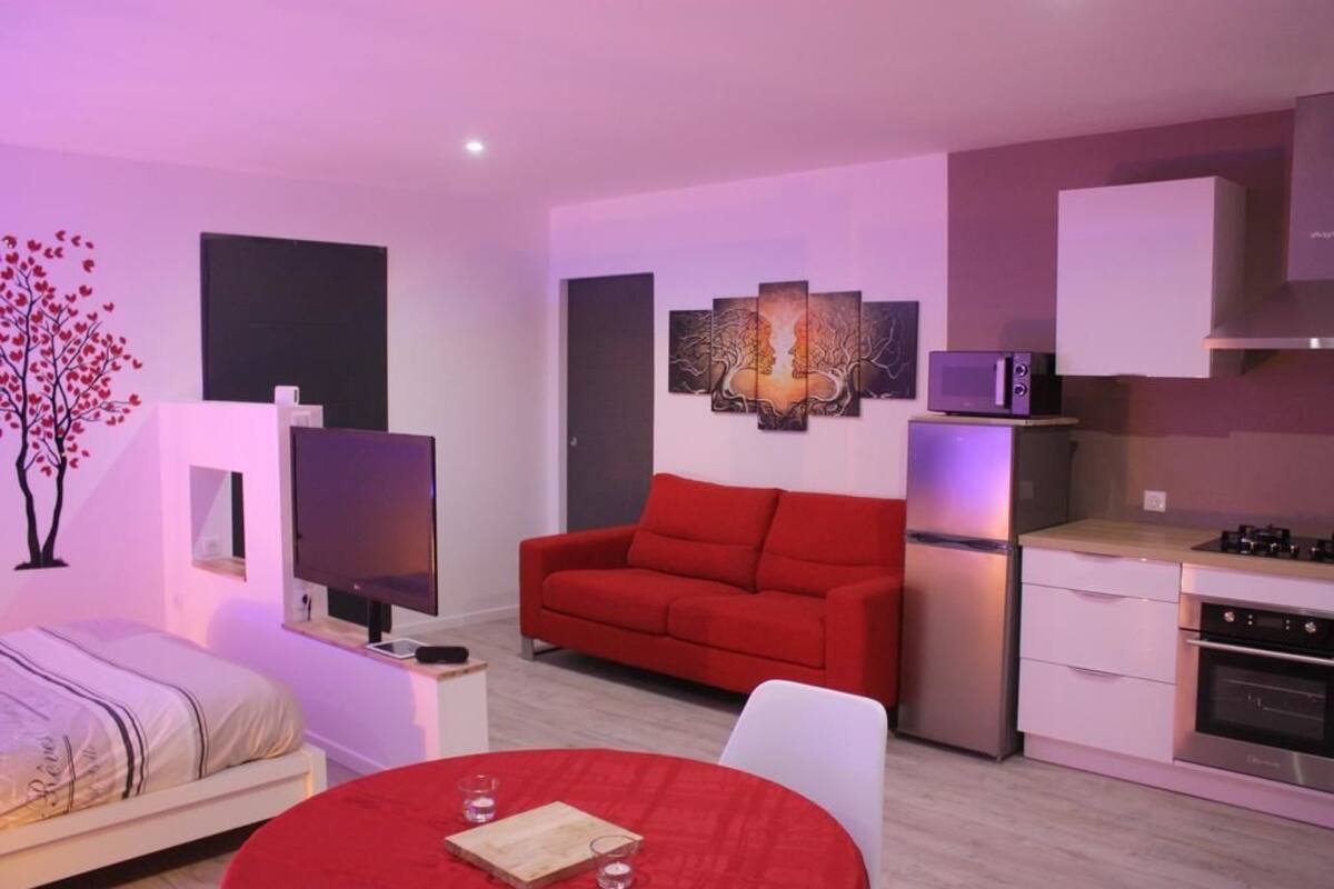 Suite, Hot Tub | Living area | Flat-screen TV