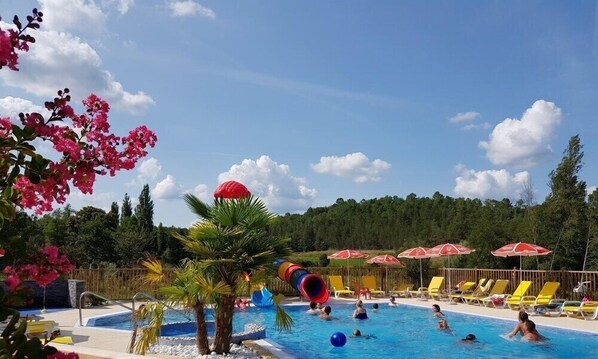 Seasonal outdoor pool, pool umbrellas, sun loungers