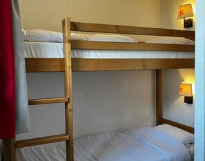 2 bedrooms, WiFi - Appart à 50m des remontées | Accès piscine + Sauna (Val-Cenis)
