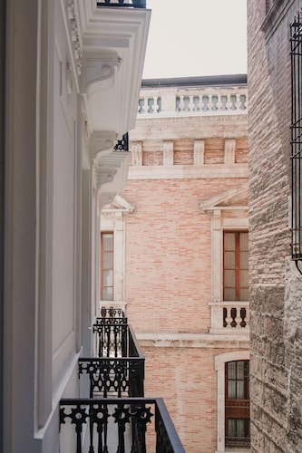 Room Mate Collection Helen Berger