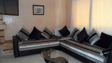 Apartemen | Area keluarga | TV layar datar