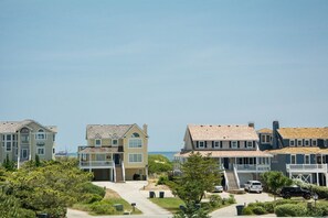 Exterior - Seaside 46: Oceanside, Private Hot Tub, Short walk to Beach (Nags Head)