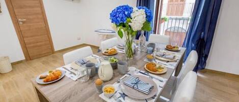 Petit déjeuner composé de spécialités régionales compris tous les jours