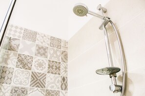 Exclusive Double Room, 1 King Bed (Sea) | Bathroom | Shower, free toiletries, hair dryer, bidet