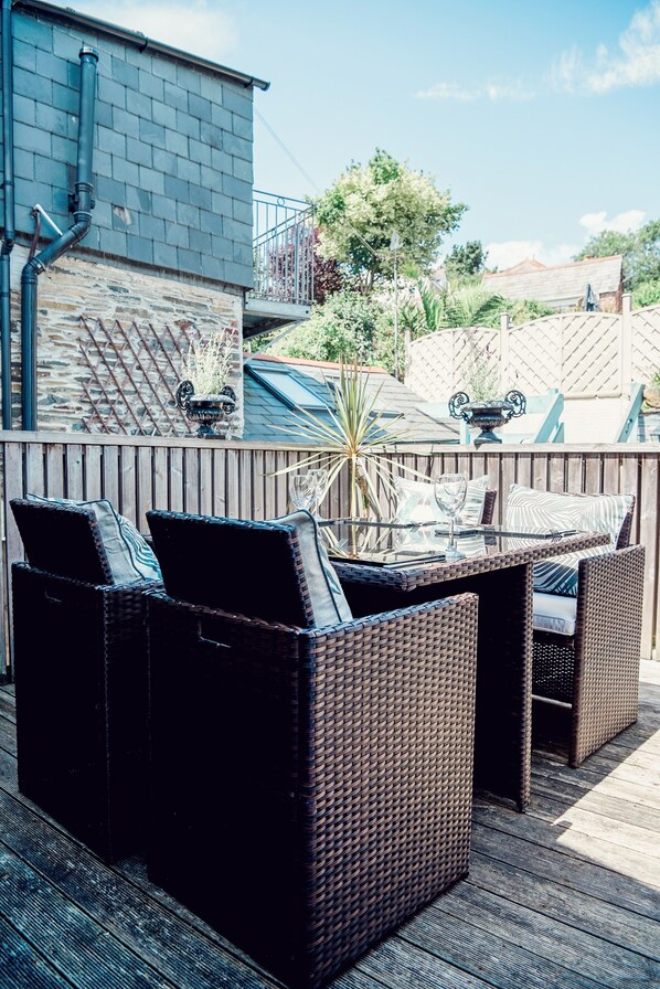 Dukes Cabin One Bedroom Apartment | Terrace/patio