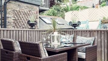 Dukes Cabin One Bedroom Apartment | Terrace/patio