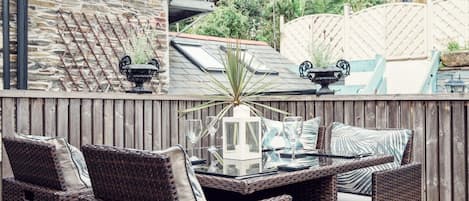 Dukes Cabin One Bedroom Apartment | Terrace/patio