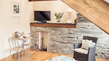 Dukes Retreat One Bedroom Apartment | Soundproofing, free WiFi