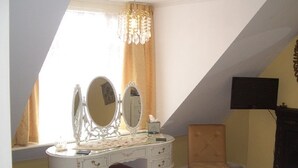 Unclassified image, 2 of 3, button - Sea spirit guest house (St Leonards-On-Sea)
