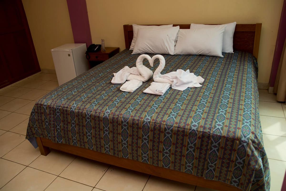 Minibar, in-room safe, soundproofing, WiFi (free)