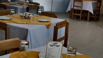 فطور أوروبي مجانًا يوميًا