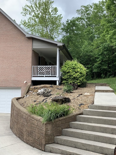 Beautiful Lakefront Home, dock w/ 2 covered slips & boat lifts, easy access!!