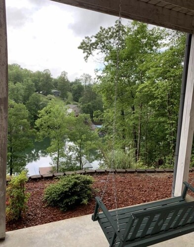 Beautiful Lakefront Home, dock w/ 2 covered slips & boat lifts, easy access!!