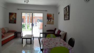 Apartemen | Area keluarga | TV layar datar