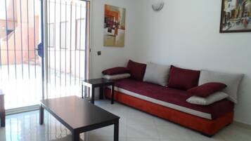 Apartemen | Area keluarga | TV layar datar