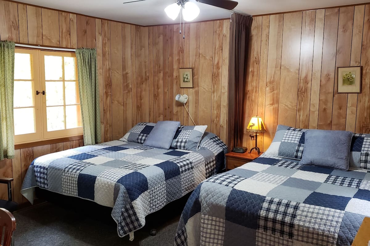 Cabaña estándar, varias camas | 2 habitaciones, camas extra gratis y ropa de cama