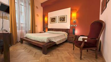 Klassieke kamer, uitzicht op de stad | Een minibar, verduisterende gordijnen, geluiddichte muren