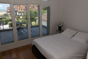 4 Schlafzimmer, Zimmersafe, Bügeleisen/Bügelbrett, Reisekinderbett