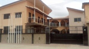 Front of property - Jewima Hotel (Accra)