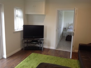 2 habitaciones, tabla de planchar con plancha, internet y ropa de cama 