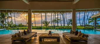 Villa del Mar, Fully Staffed Luxury Beachfront Villa sleeps 28