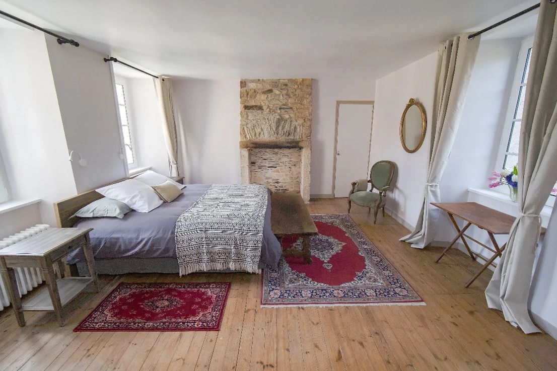 1 bedroom, individually decorated, individually furnished, desk