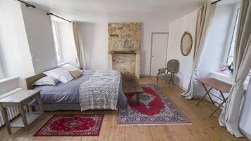 1 bedroom, individually decorated, individually furnished, desk