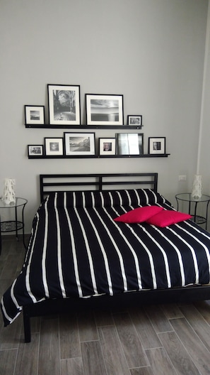Double or Twin Room, 1 Queen Bed | Minibar, desk, laptop workspace, soundproofing - B&B Napoli Culture (Naples)