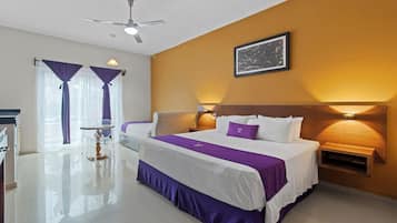 Single Room, 1 King Bed | In-room safe, desk, free WiFi, bed sheets