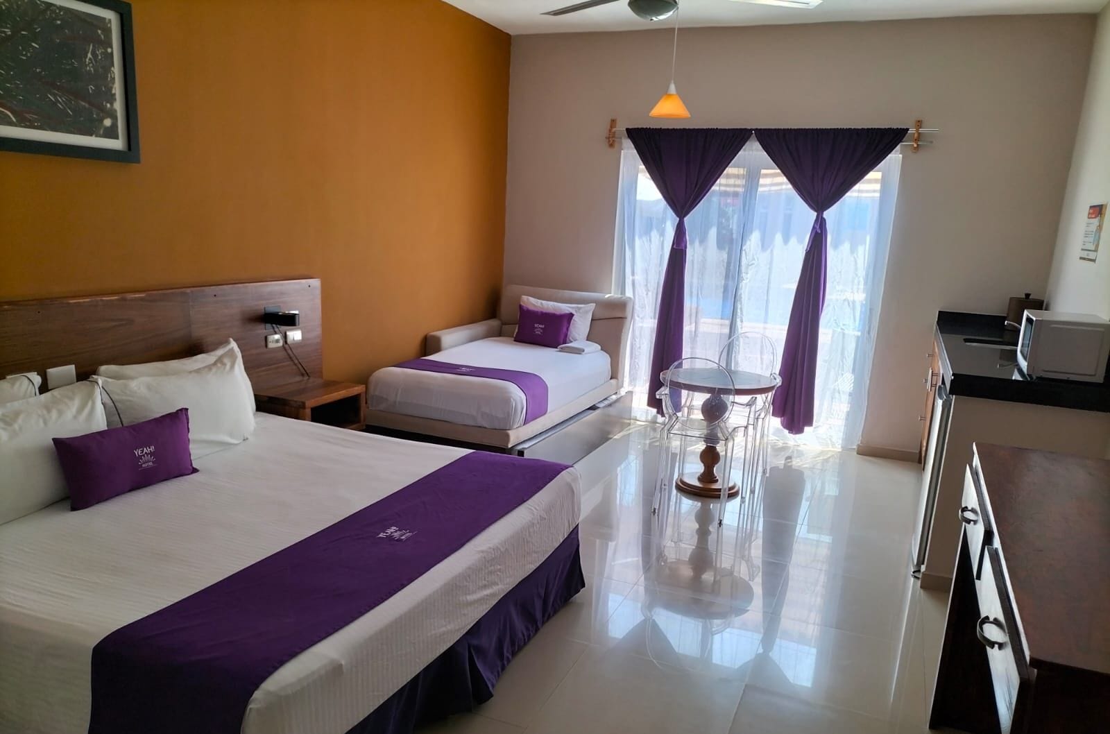 single room, 1 king bed | in-room safe, desk, free wifi, bed sheets