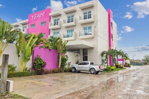 Front of property - Hotel Yeah (Rincón de Guayabitos)