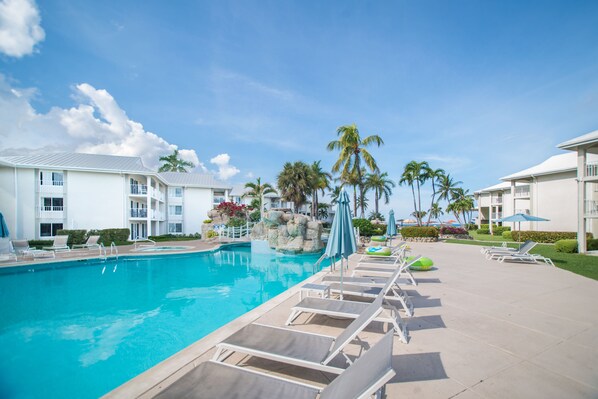 Pool - Ocean Front Paradise Seven Mile Beach Sunsets! (GeorgeTown)