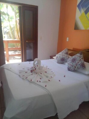 Family Double Room | Individually furnished, blackout drapes, rollaway beds, free WiFi - Pousada Uluwatu (Itacaré)