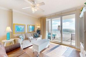 Tv, dvd-spelare och ett filmbibliotek