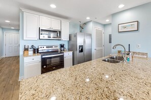 Fridge, microwave, oven, stovetop - Resort condo w/ amazing bay views, shared hot tub & community pool (Panama City Beach)