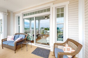 Terrace/patio - Resort condo w/ amazing bay views, shared hot tub & community pool (Panama City Beach)