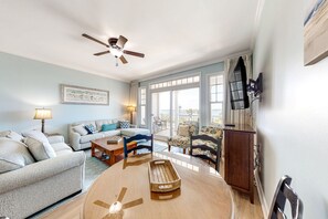 TV - Resort condo w/ amazing bay views, shared hot tub & community pool (Panama City Beach)