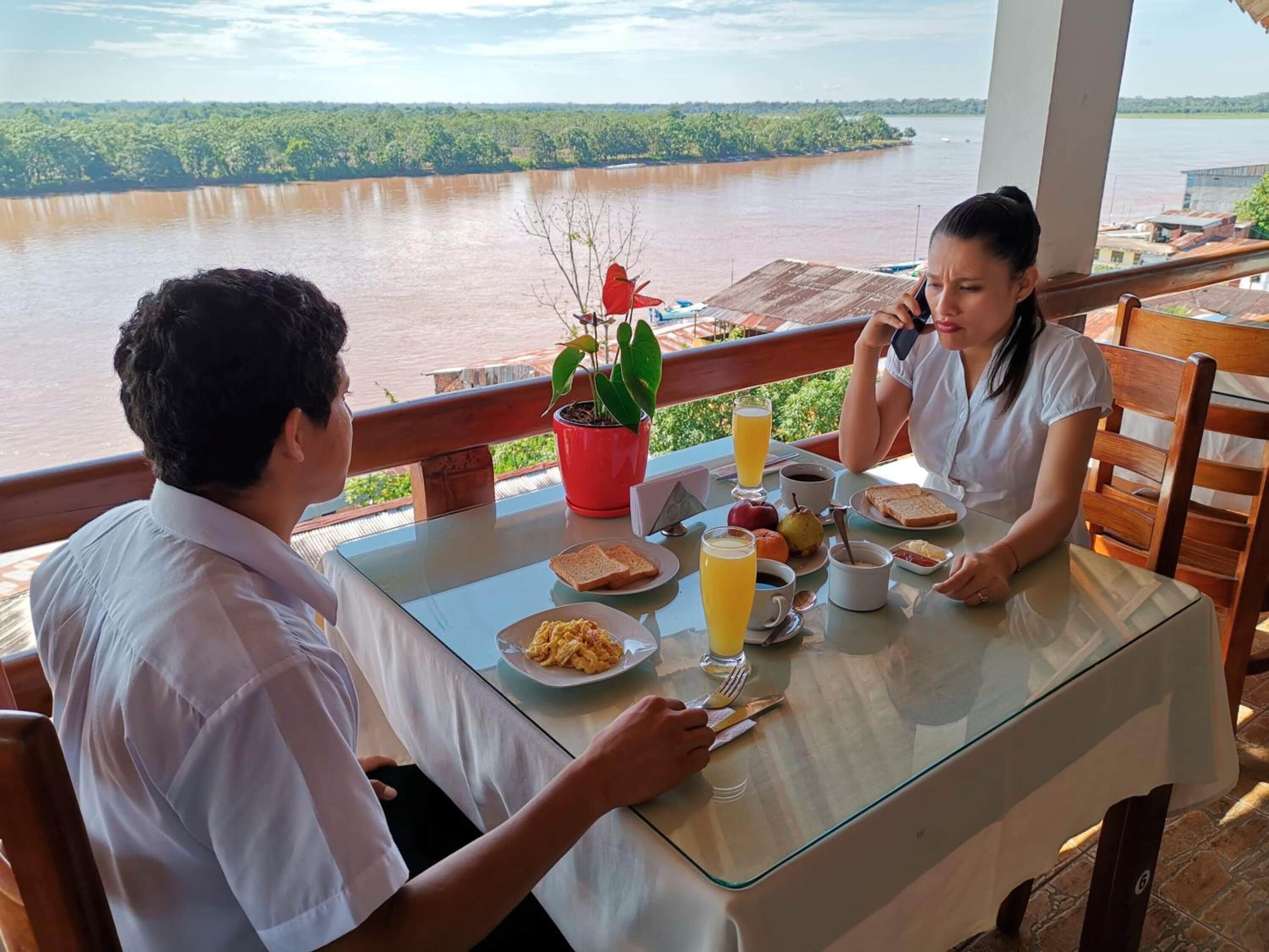 아침 식사, 점심 식사, 저녁 식사 제공, 현지 및 세계 요리