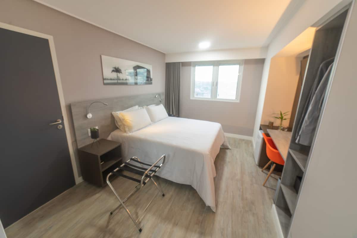 Standard PwD Disability Access - 1 Queen Bed | 1 camera, minibar, Wi-Fi gratuito, lenzuola