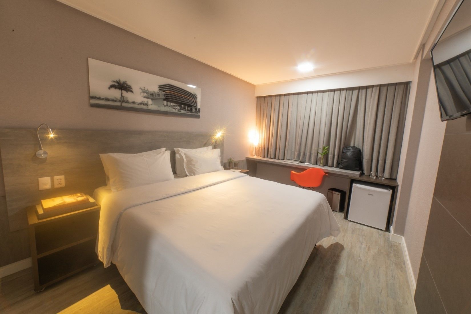 Frigobar, Wi-Fi de cortesia, roupa de cama