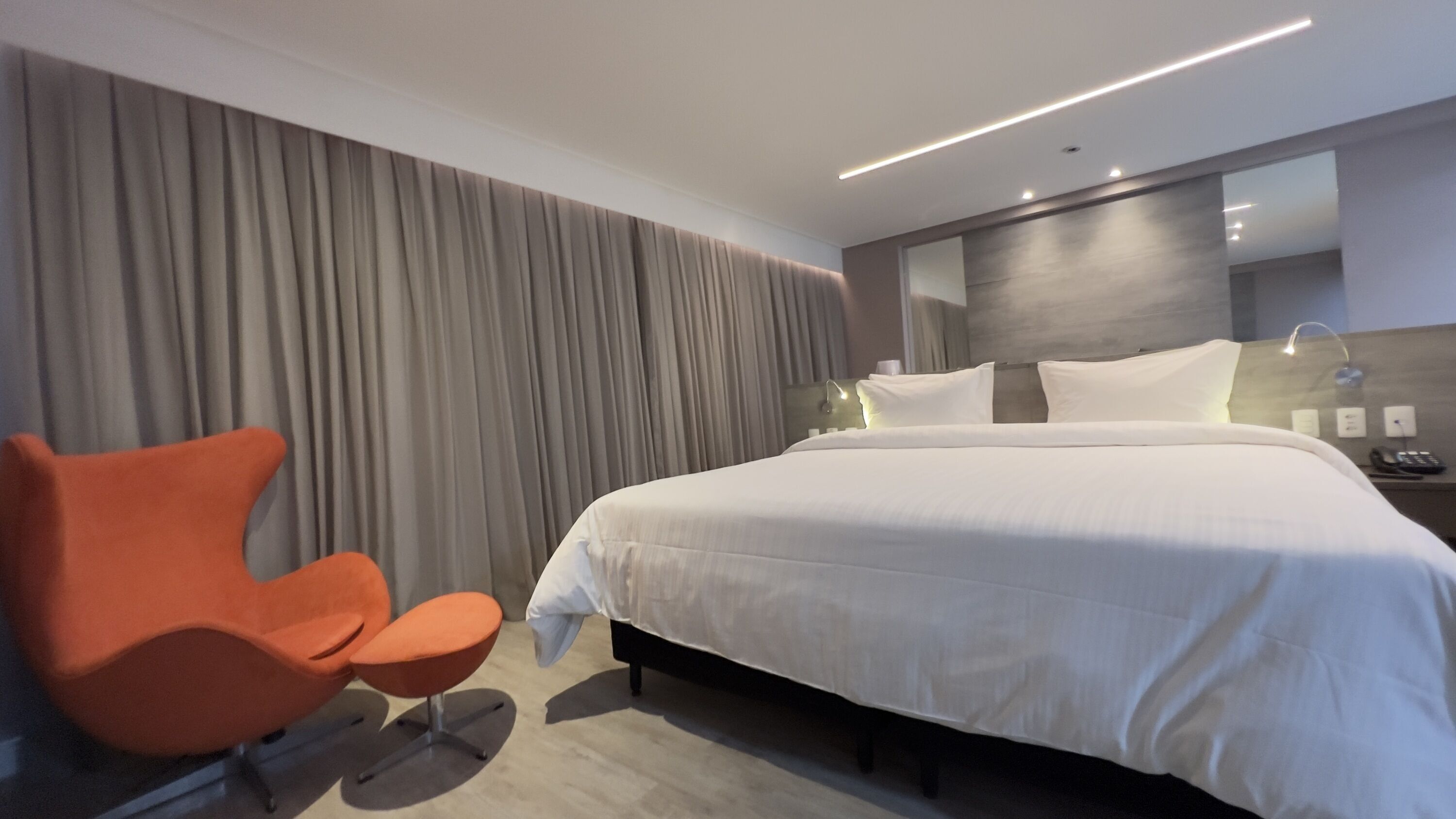 Frigobar, Wi-Fi de cortesia, roupa de cama