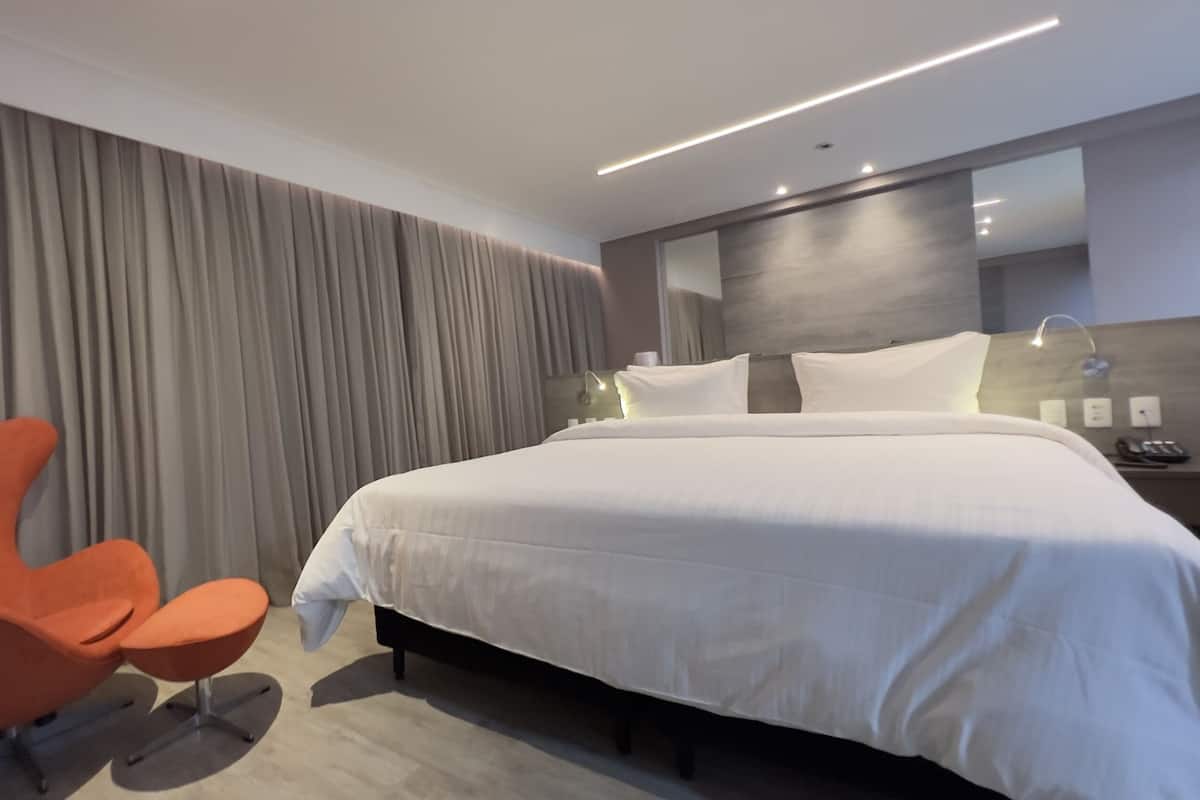 迷你吧、免费 WiFi、床单