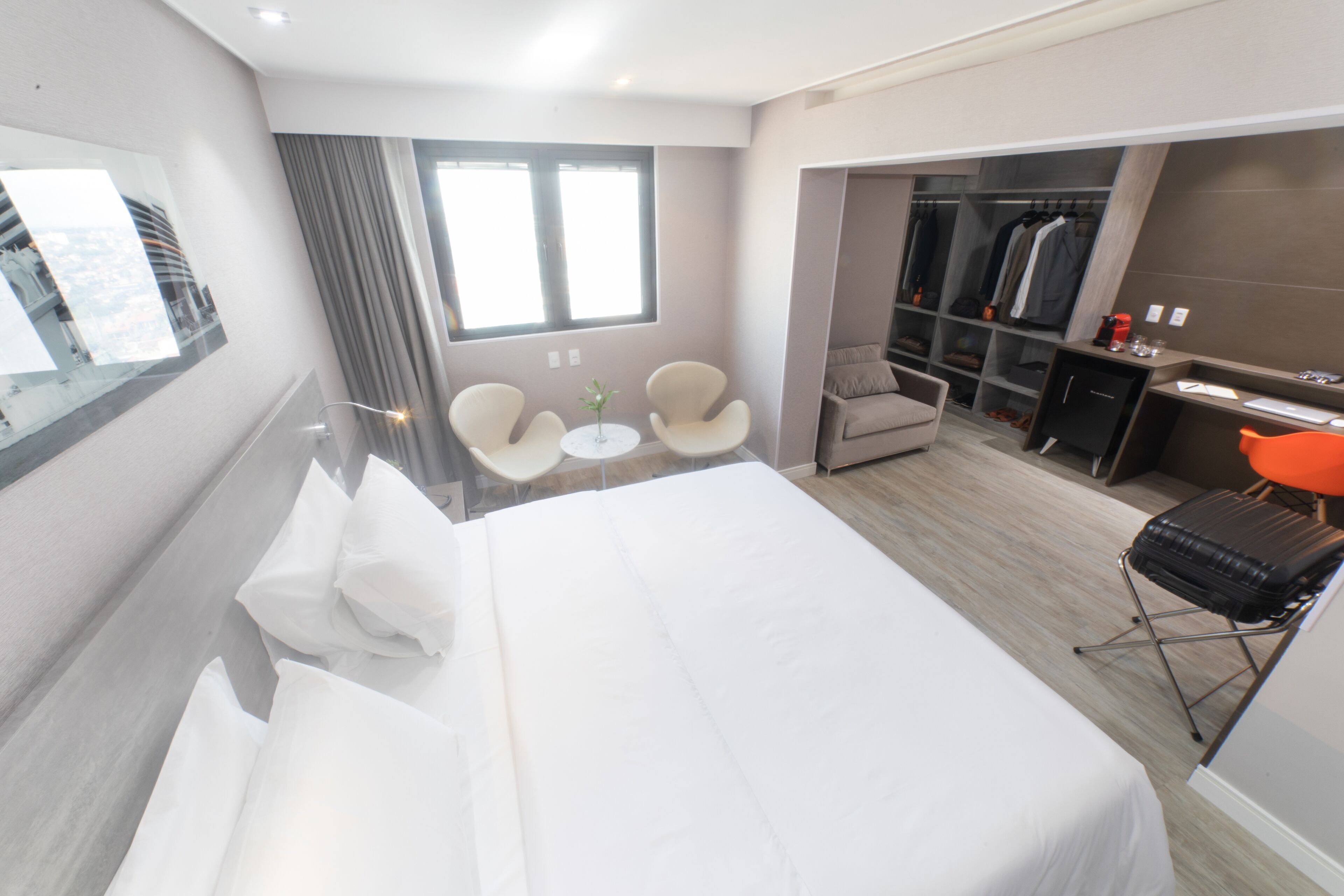 Frigobar, Wi-Fi de cortesia, roupa de cama