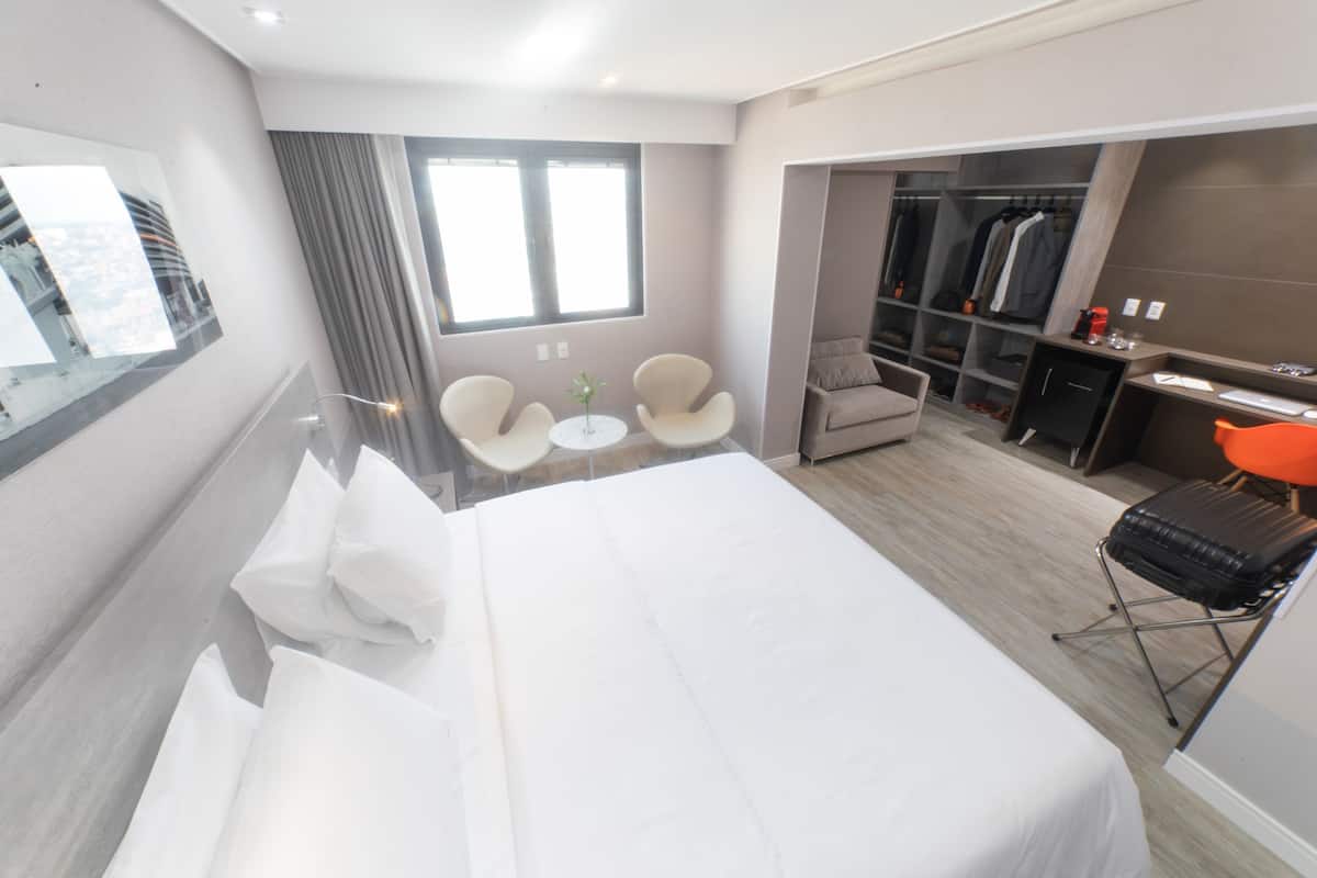 迷你吧、免费 WiFi、床单