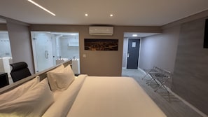 Suite Casal - 1 Cama Super King | Minibaari, ilmainen Wi-Fi, vuodevaatteet