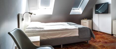 Single Room, 1 Twin Bed | Desk, soundproofing, free WiFi, bed sheets