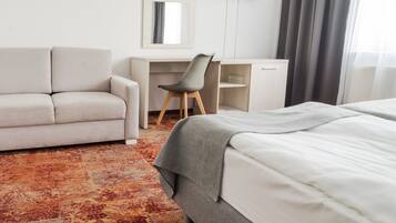 Comfort Double Room | Desk, soundproofing, free WiFi, bed sheets