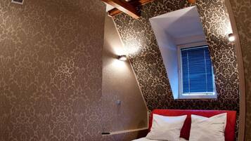 Schreibtisch, schallisolierte Zimmer, kostenloses WLAN, BettwÀsche