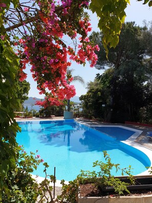 Sesongbasert utendørsbasseng